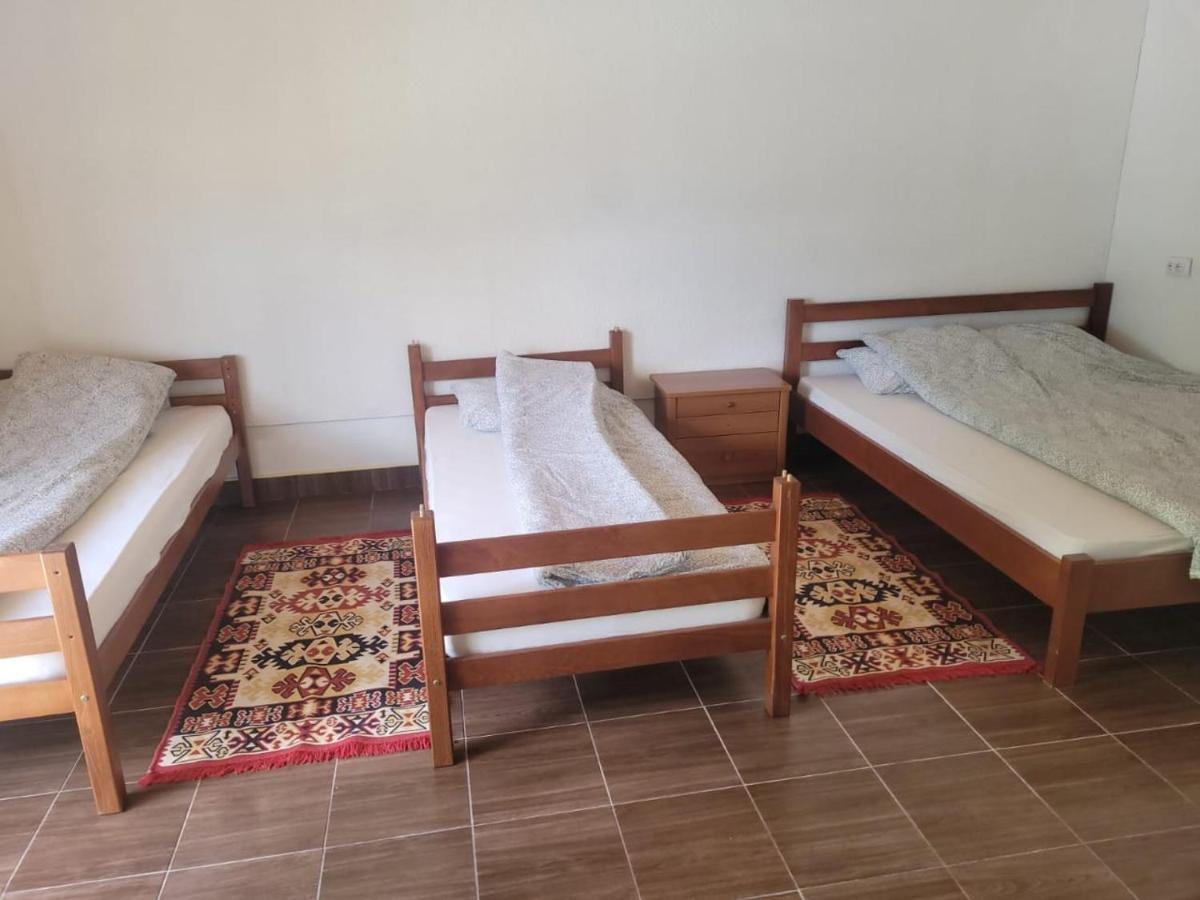 Lola Guest House Vusanje Ngoại thất bức ảnh