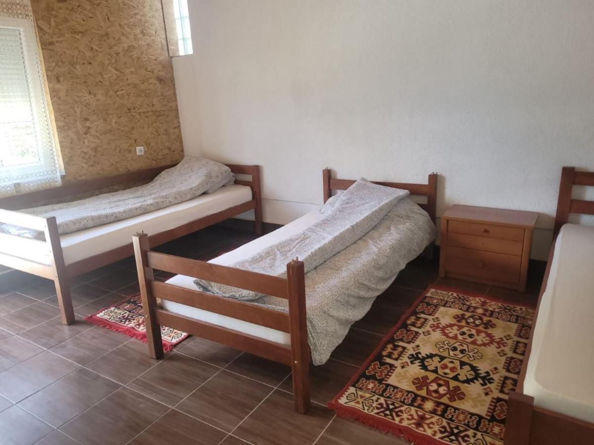 Lola Guest House Vusanje Ngoại thất bức ảnh