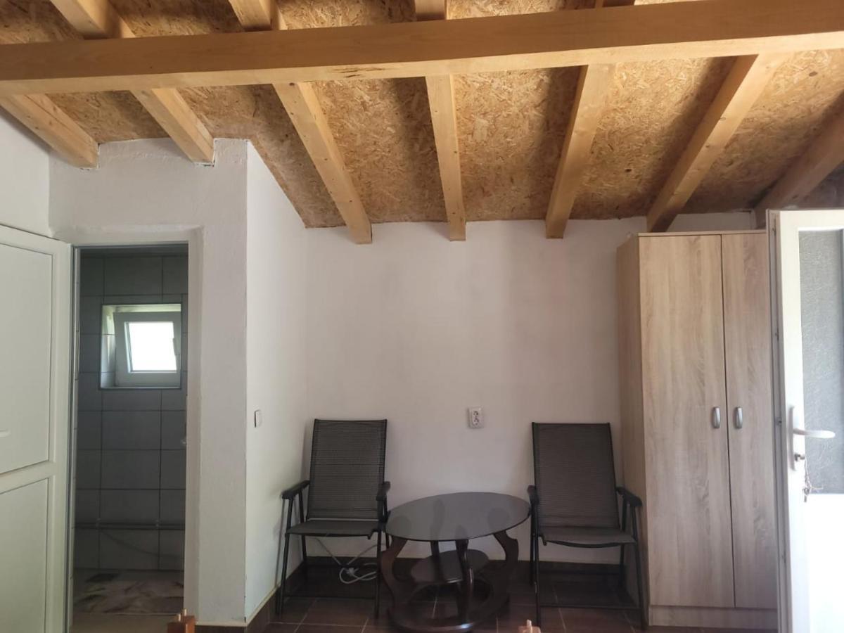 Lola Guest House Vusanje Ngoại thất bức ảnh