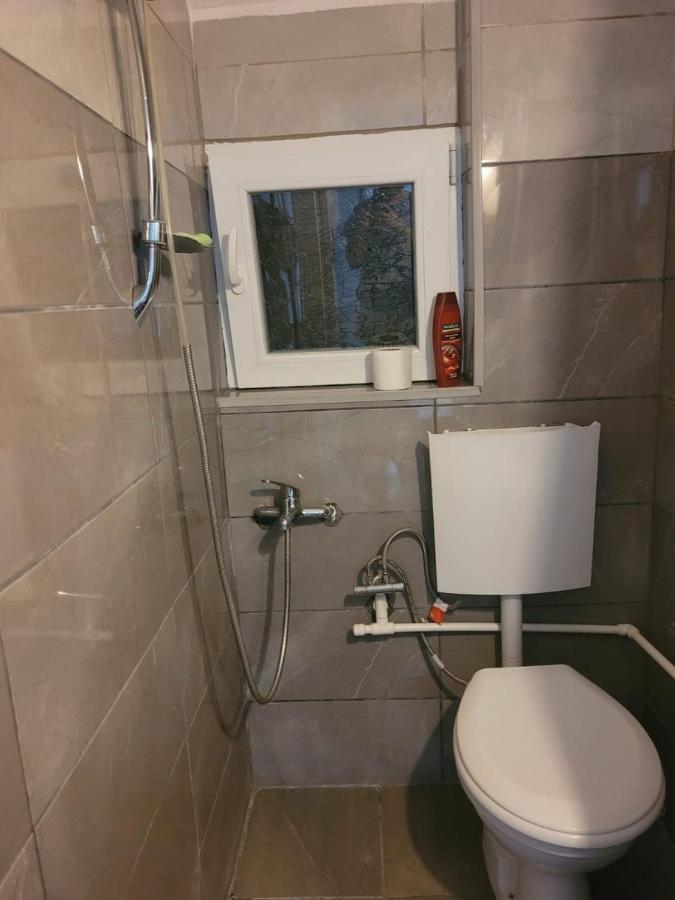 Lola Guest House Vusanje Ngoại thất bức ảnh