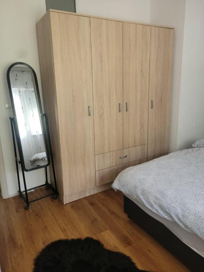 Lola Guest House Vusanje Ngoại thất bức ảnh
