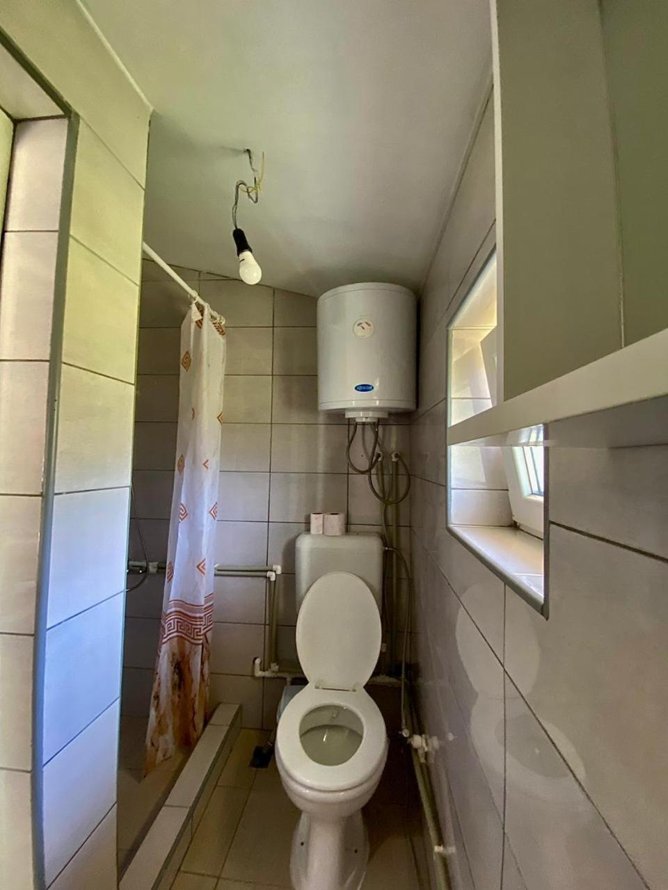 Lola Guest House Vusanje Ngoại thất bức ảnh