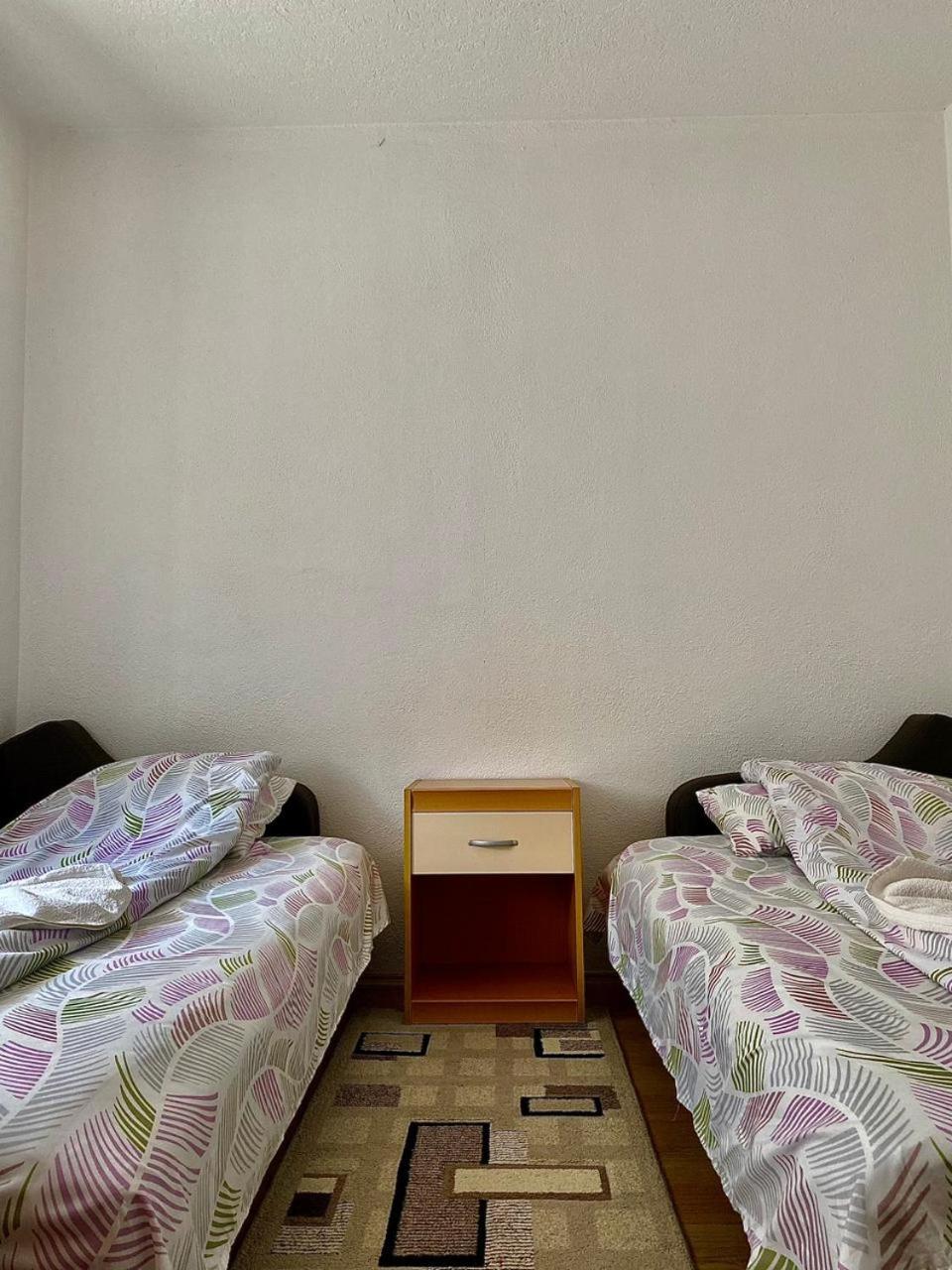 Lola Guest House Vusanje Ngoại thất bức ảnh