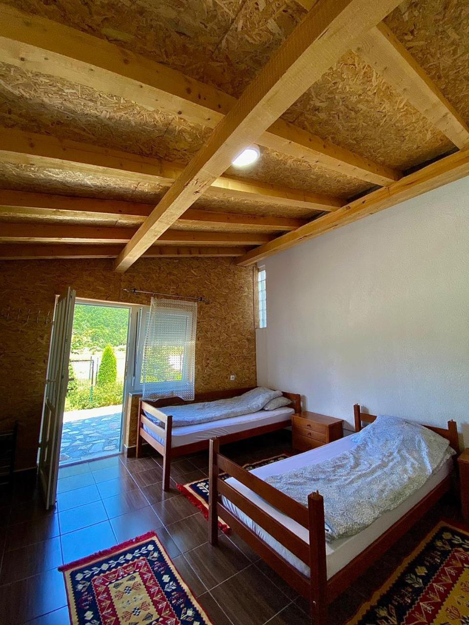 Lola Guest House Vusanje Ngoại thất bức ảnh